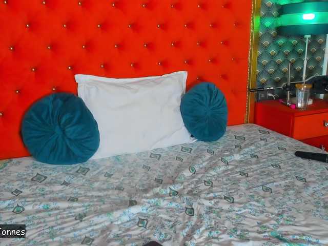 VallerieJones's BongaCams show and profile