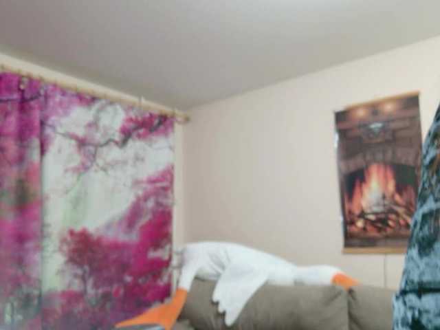 Fox-Lisa's BongaCams show and profile