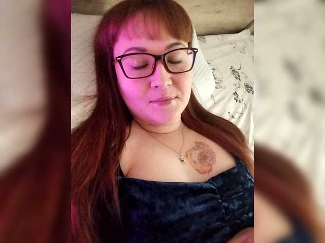 Fox-Lisa's BongaCams show and profile