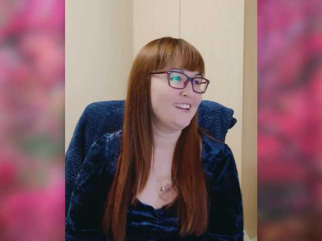 Fox-Lisa's BongaCams show and profile