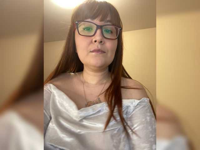 Fox-Lisa's BongaCams show and profile