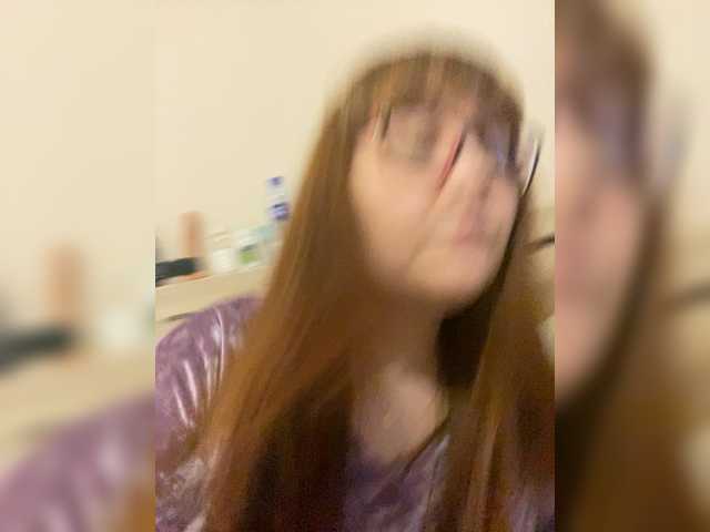 Fox-Lisa's BongaCams show and profile