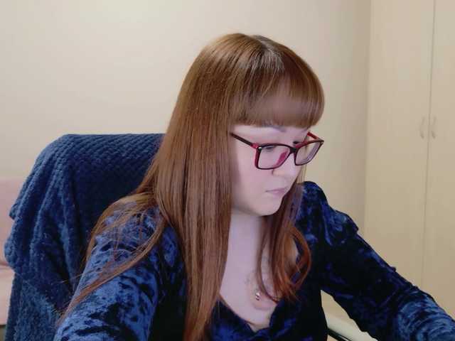 Fox-Lisa's BongaCams show and profile