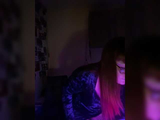 Fox-Lisa's BongaCams show and profile