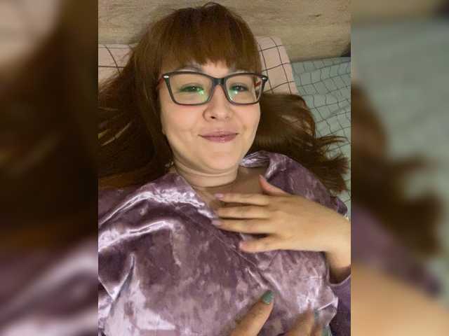 Fox-Lisa's BongaCams show and profile