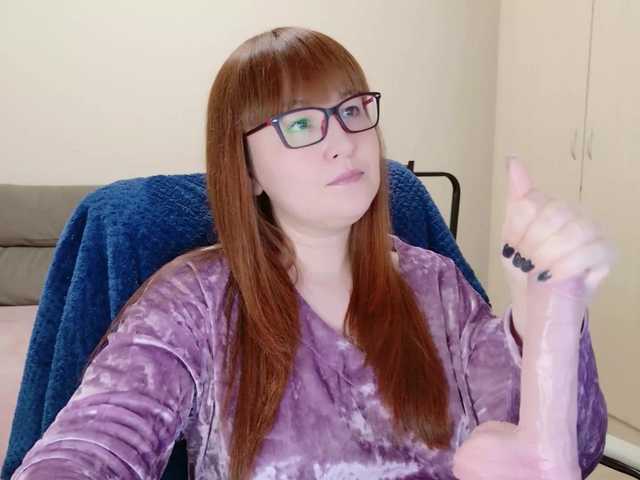 Fox-Lisa's BongaCams show and profile