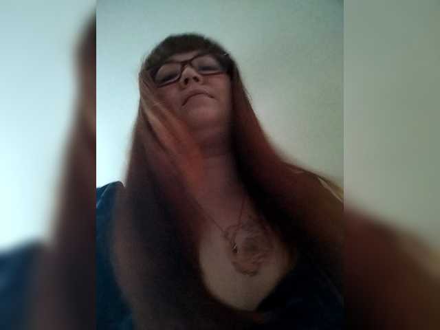 Fox-Lisa's BongaCams show and profile