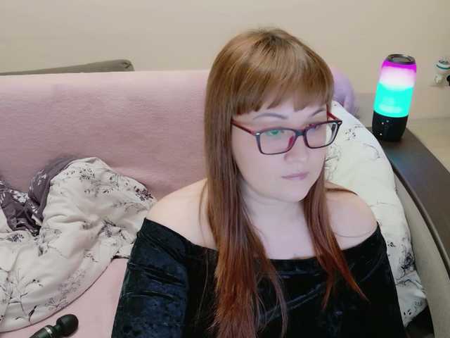 Fox-Lisa's BongaCams show and profile