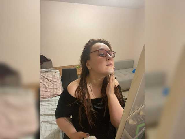 Fox-Lisa's BongaCams show and profile