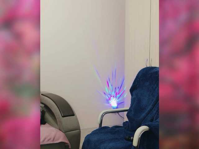 Fox-Lisa's BongaCams show and profile