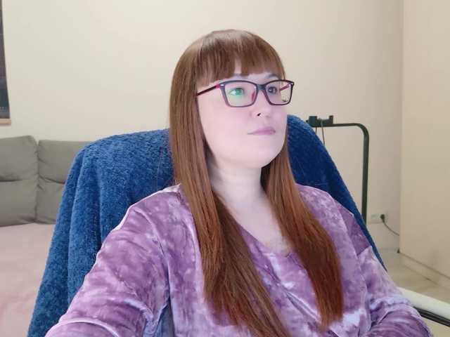 Fox-Lisa's BongaCams show and profile