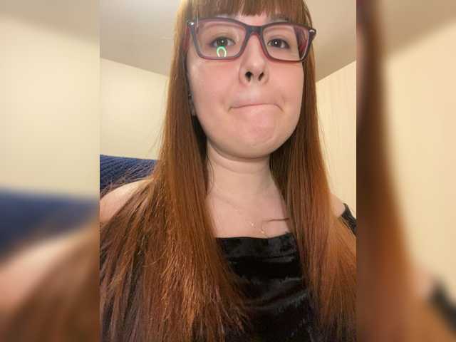 Fox-Lisa's BongaCams show and profile