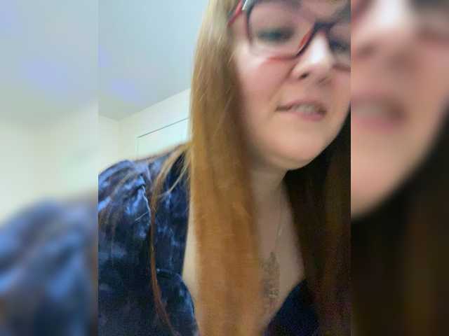 Fox-Lisa's BongaCams show and profile