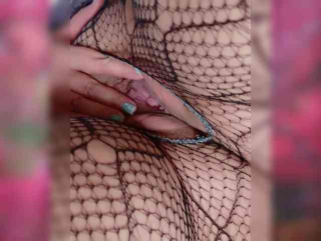 QueenFoxyLiza webcam