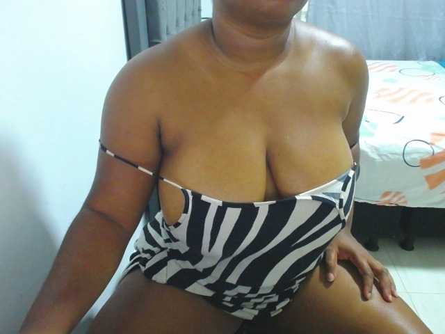 shirlyhotxx's BongaCams show and profile