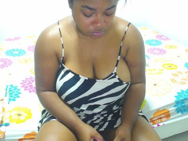 shirlyhotxx's BongaCams show and profile