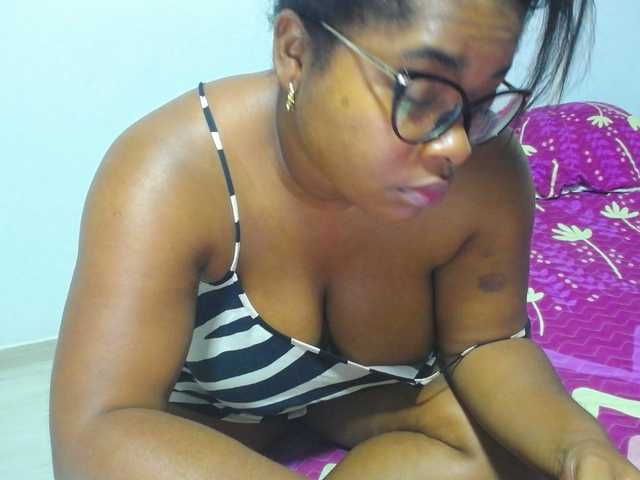 shirlyhotxx's BongaCams show and profile