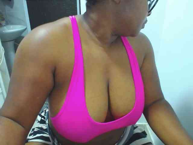 shirlyhotxx Live Webcam on BongaCams