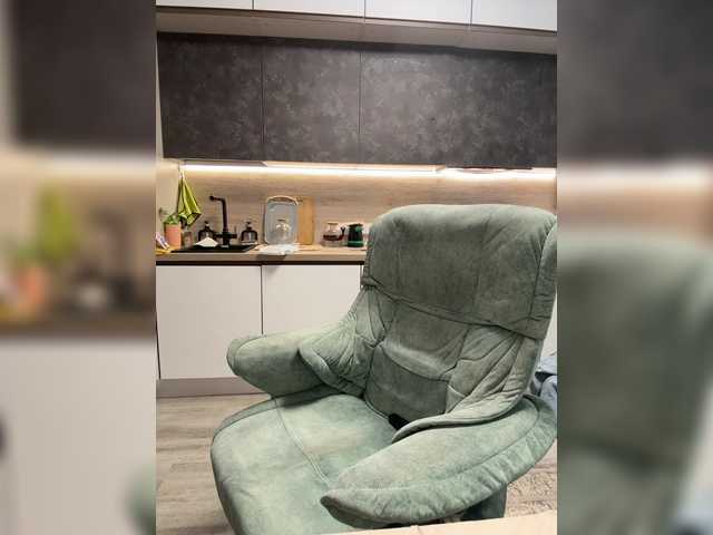 go to chat with Katniss_K