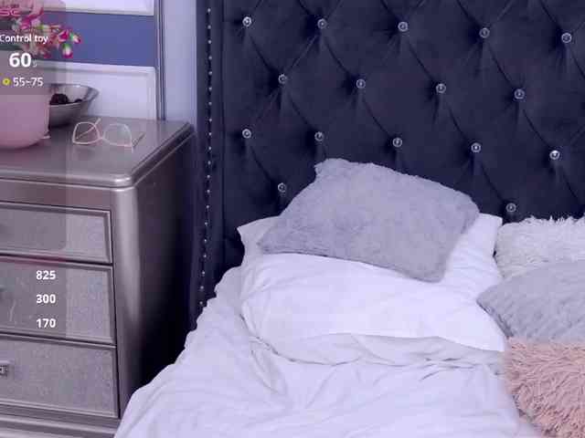 MadameLeona webcam