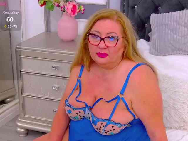 MadameLeona webcam