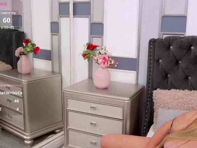 MadameLeona webcam