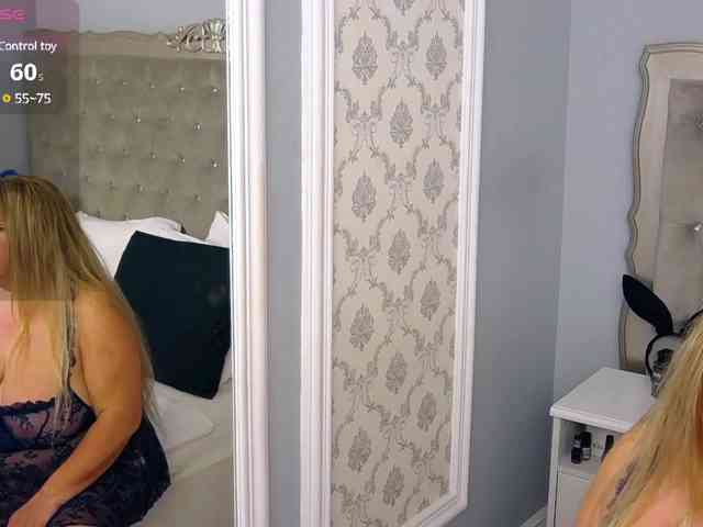 MadameLeona webcam