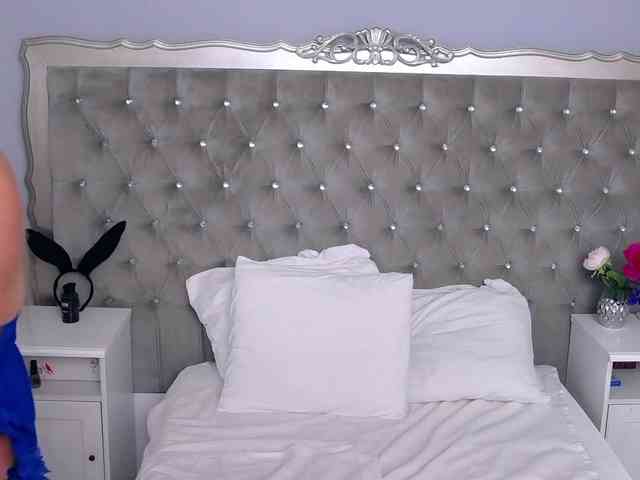 MadameLeona webcam