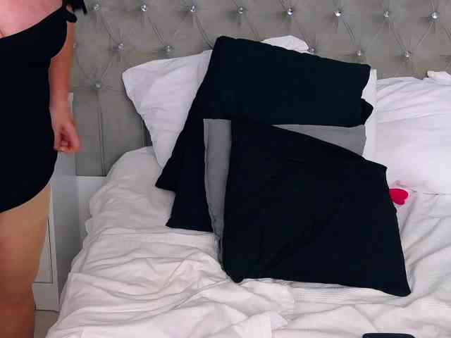 MadameLeona webcam