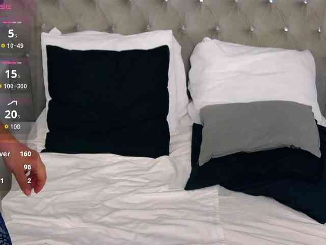 MadameLeona webcam