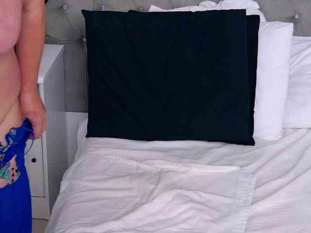 MadameLeona webcam