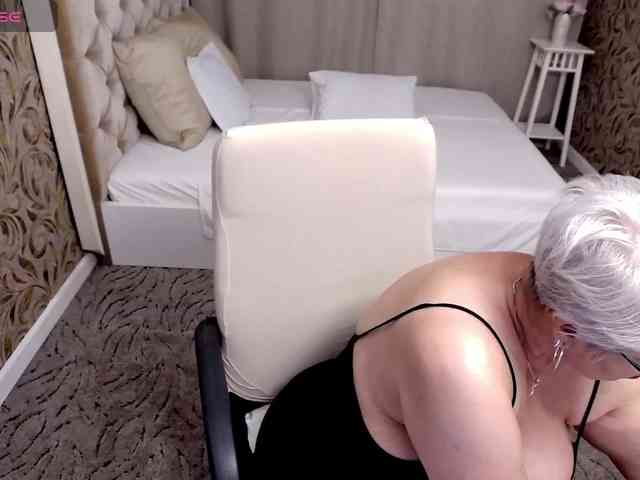 LadyLibely webcam