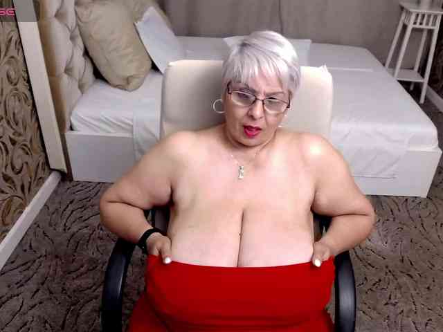 LadyLibely webcam