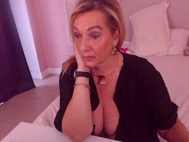 LadyNicole's BongaCams show and profile