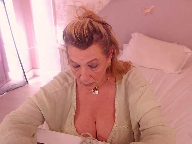 LadyNicole's BongaCams show and profile