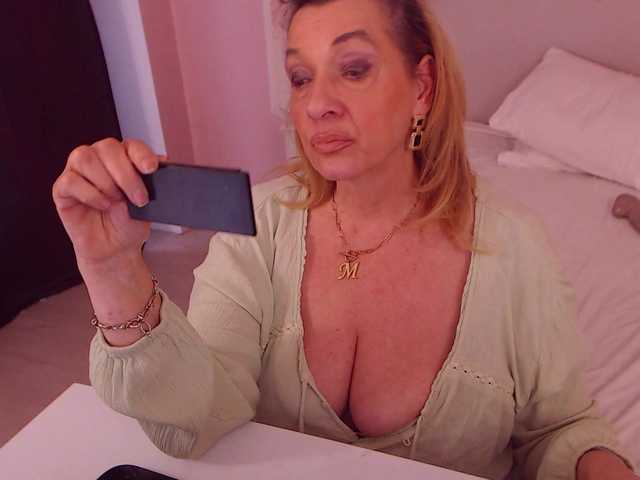 LadyNicole's BongaCams show and profile