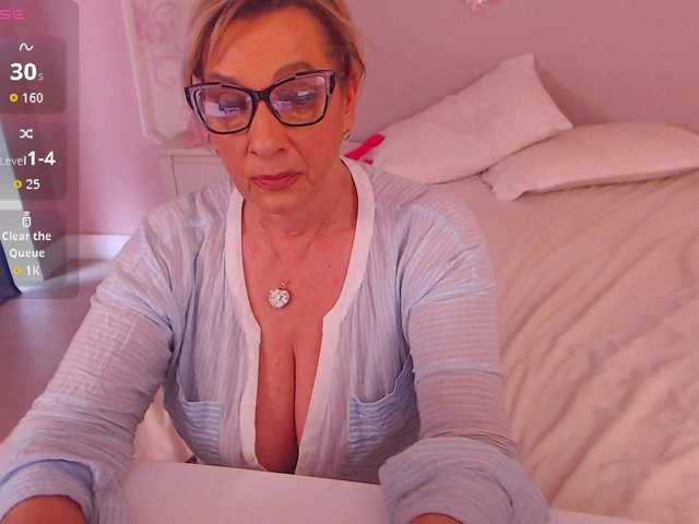 LadyNicole's BongaCams show and profile
