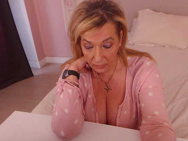 LadyNicole's BongaCams show and profile