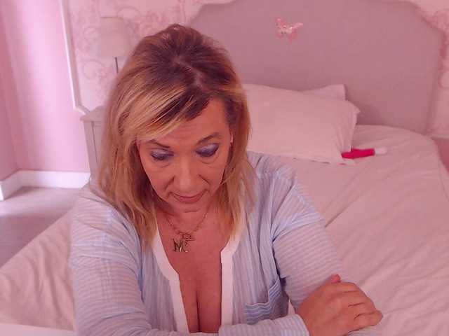 LadyNicole's BongaCams show and profile