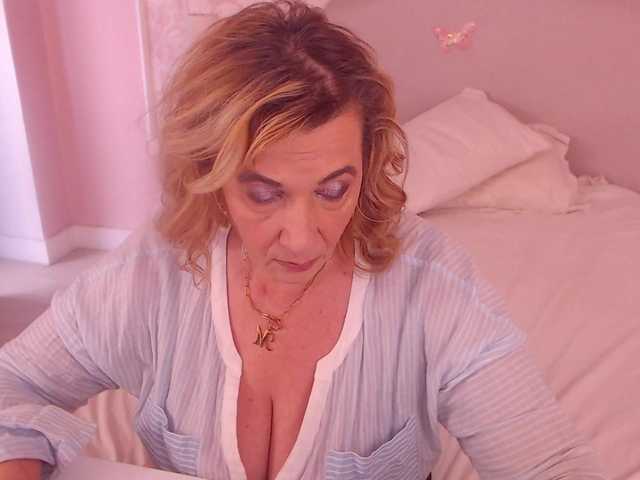 LadyNicole's BongaCams show and profile