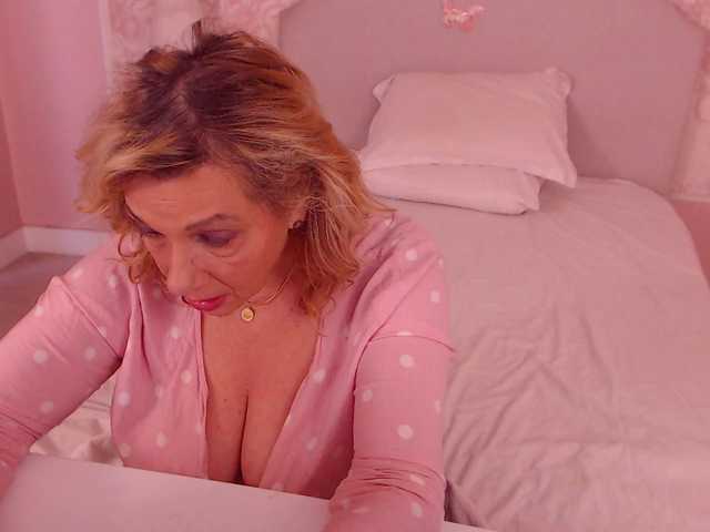 LadyNicole's BongaCams show and profile