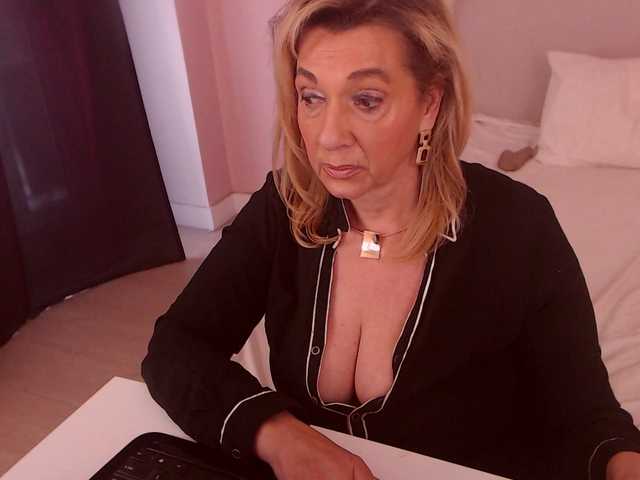 LadyNicole's BongaCams show and profile