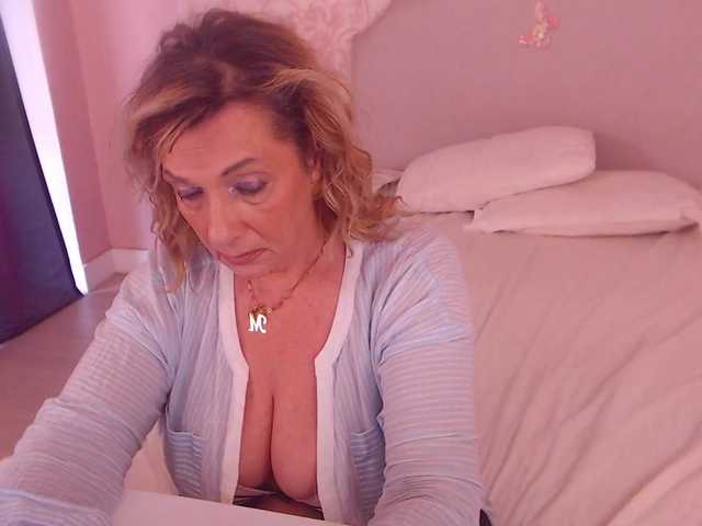 LadyNicole's BongaCams show and profile