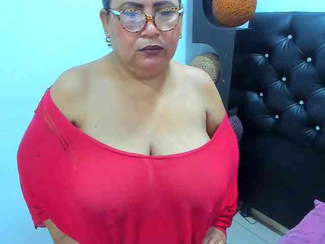 beckyummys Live Webcam on BongaCams
