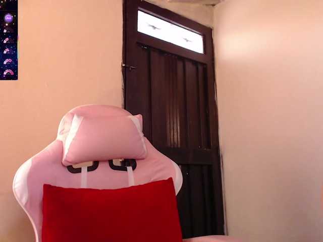 EmmaHenderson's BongaCams show and profile