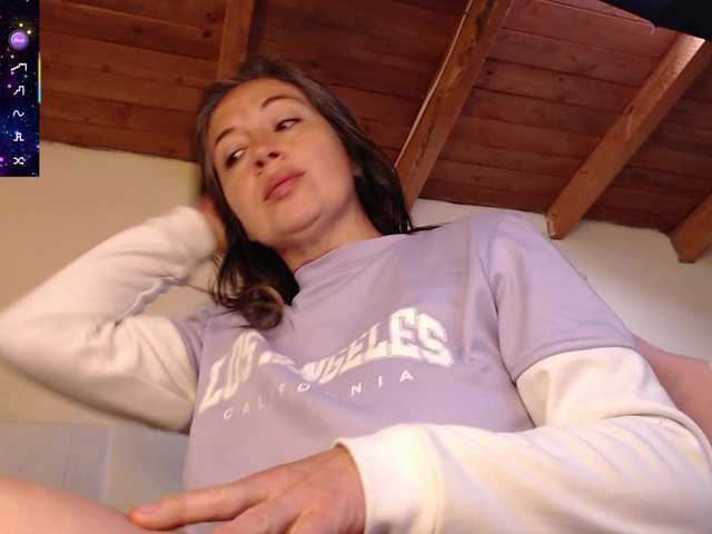 EmmaHenderson's BongaCams show and profile