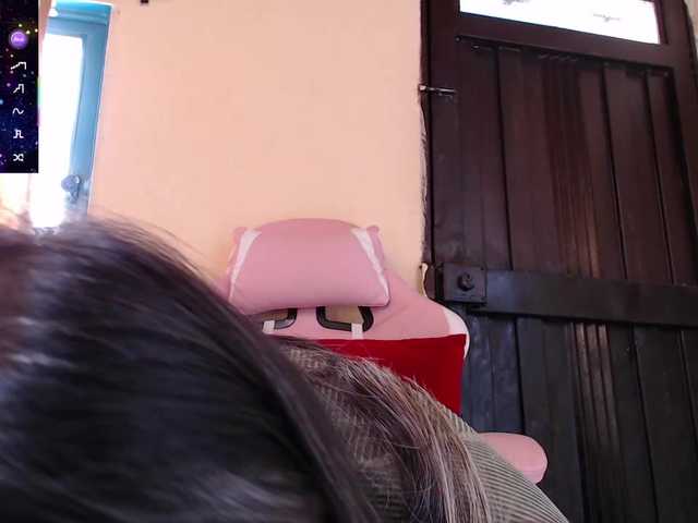 EmmaHenderson's BongaCams show and profile