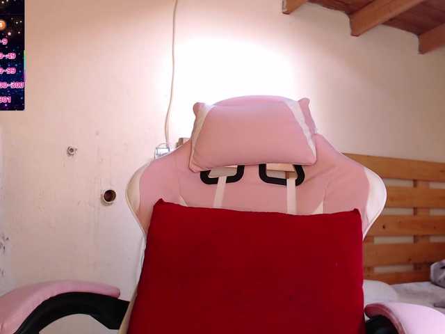 EmmaHenderson's BongaCams show and profile