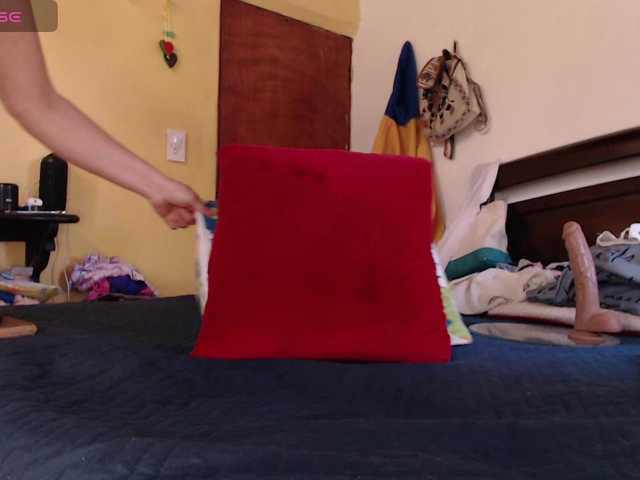 EmmaHenderson's BongaCams show and profile