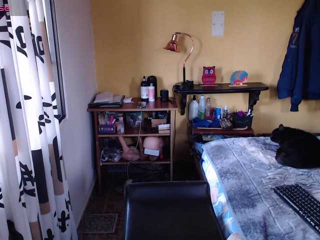  EmmaHenderson chat room